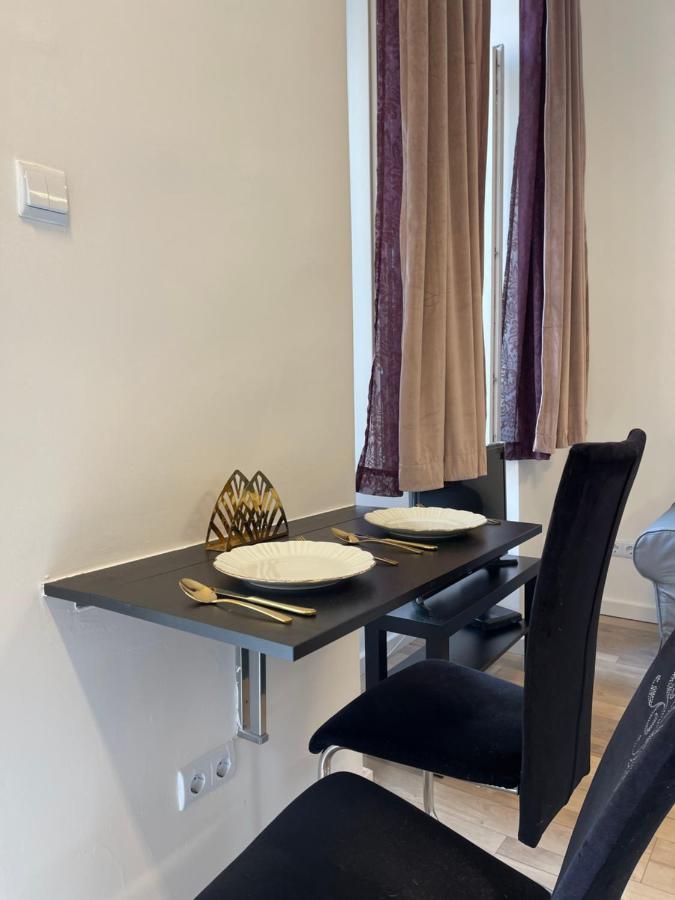 Apartment Cozy Party Flat